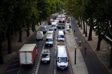 UK fourth quarter motor insurance premiums fall 1.3 percent: survey