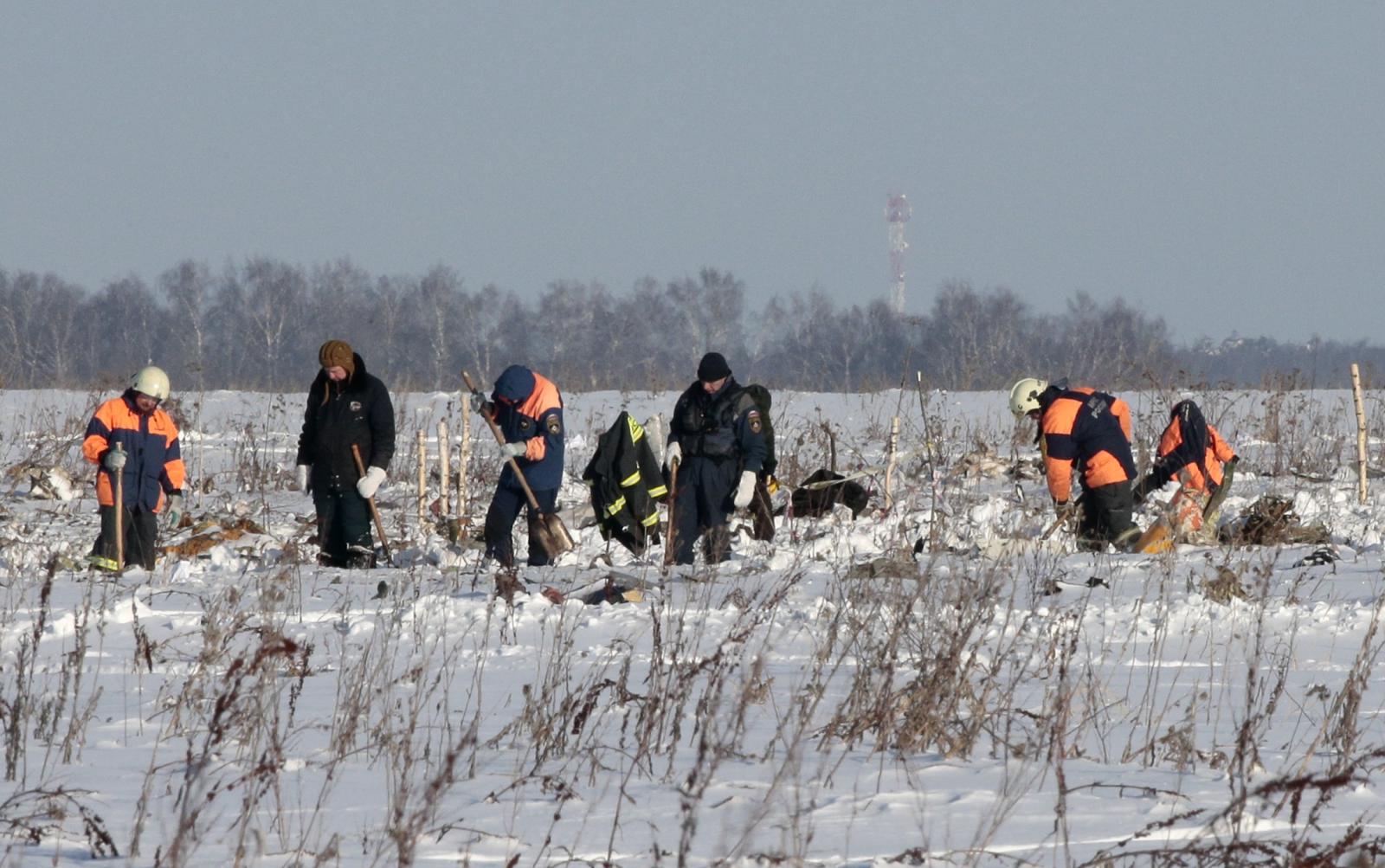 Russia hunts for body fragments, clues after fatal plane crash