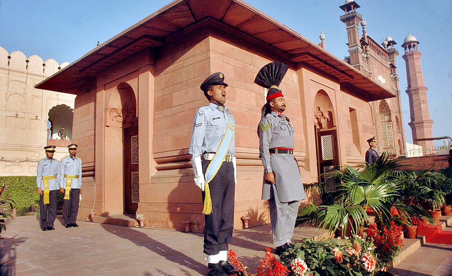 Change of guards ceremony at mausoleum of Dr Allama Iqbal