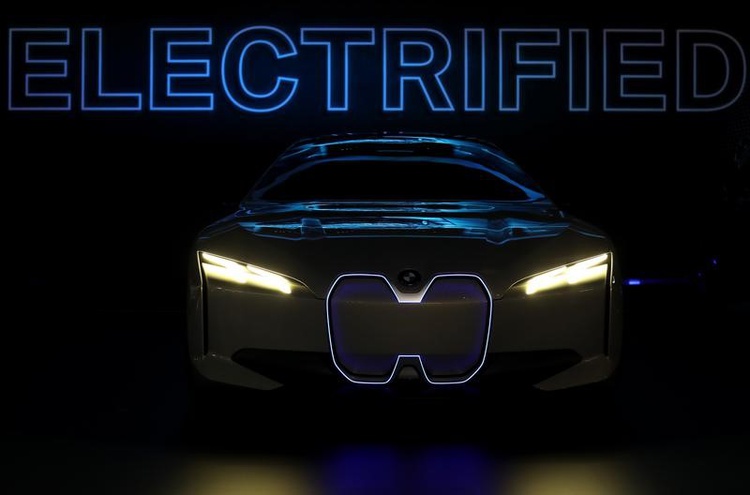 BMW raises R&D spending for electric, autonomous cars