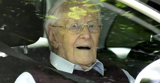 Convicted 'Bookkeeper of Auschwitz' dies aged 96