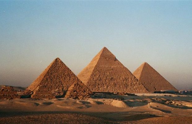 Egypt: pyramids, desert and military rule