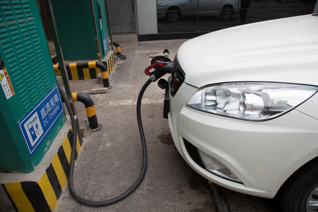 China draws up plans to promote standardization in electric vehicles