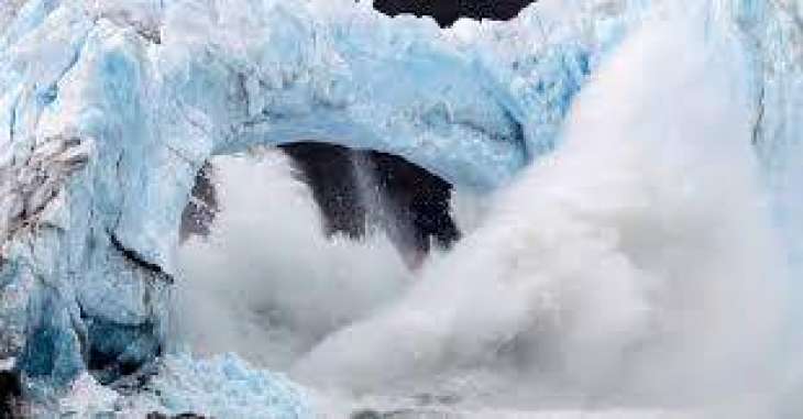 Ice bridge in Argentine glacier collapses, no witnesses