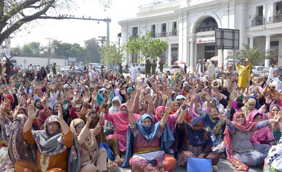 Lady health workers’ protest enters third day