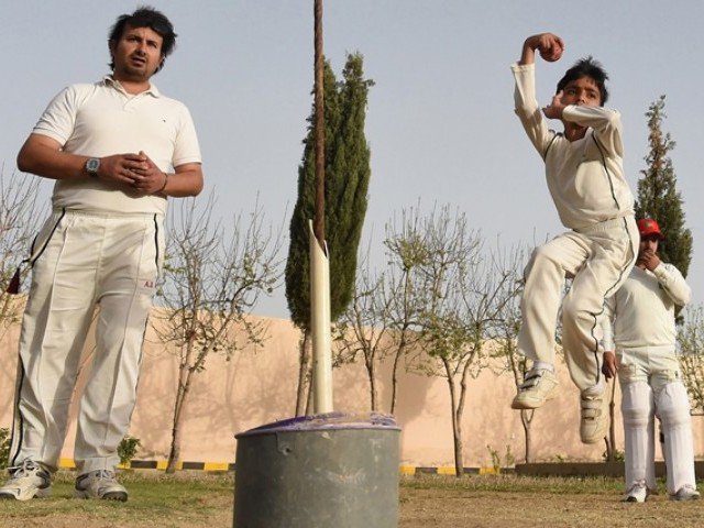 Cricket legends 'blown away' by Pakistani child bowlers