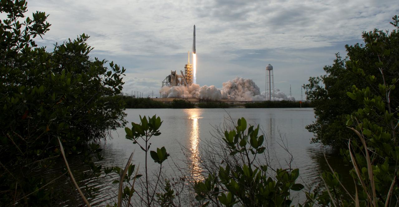 US regulator approves SpaceX plan for broadband satellite services