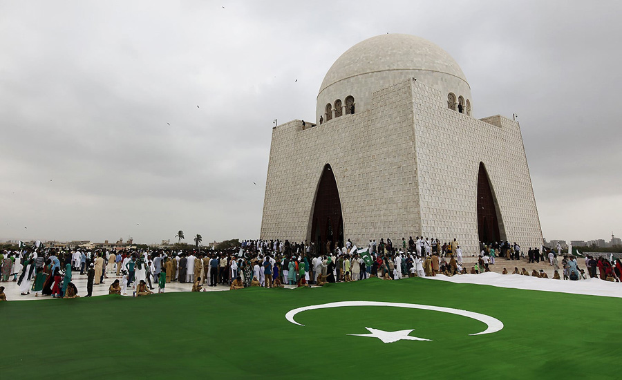 Sindh Governor, CM visit Mazar-e-Quaid on Pakistan Day