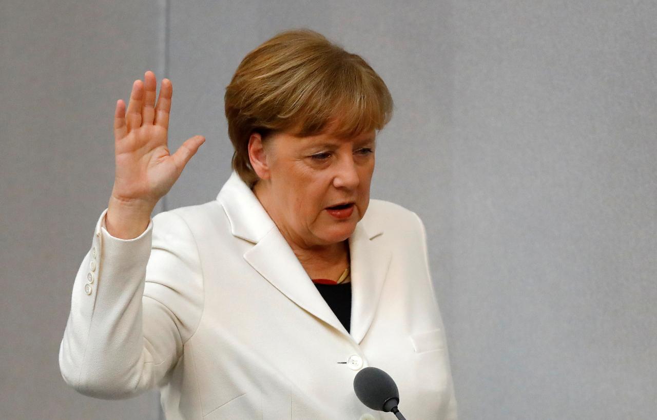 Merkel to push for EU unity on delicate Poland trip