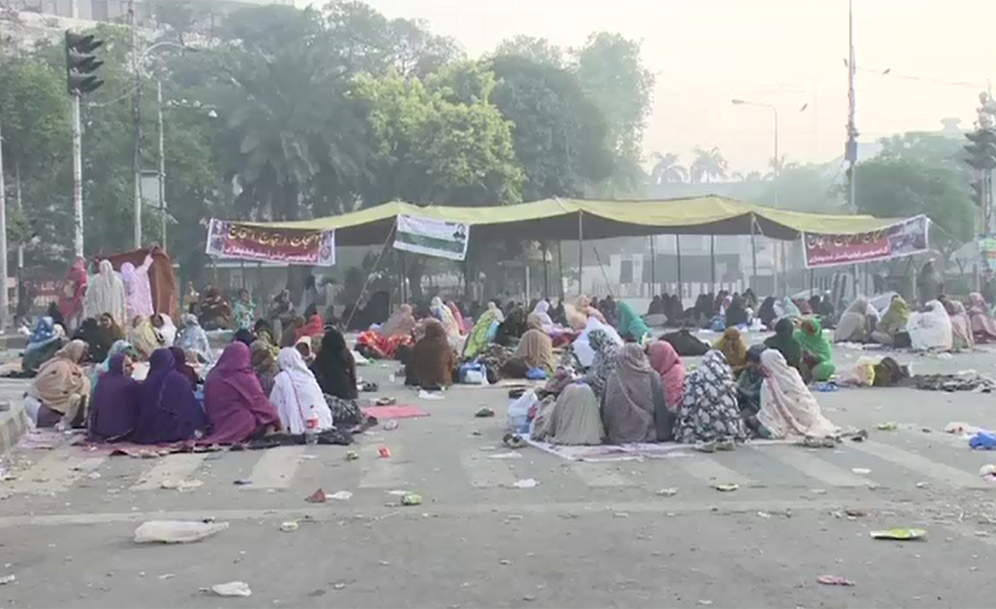 Lady health workers continue sit-in for third day