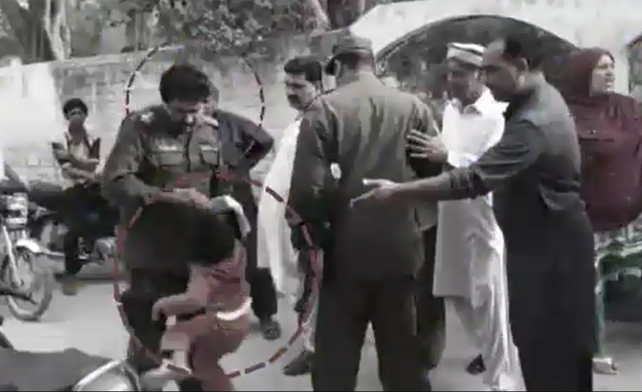 Sialkot DPO suspends SI throwing a toddler on road