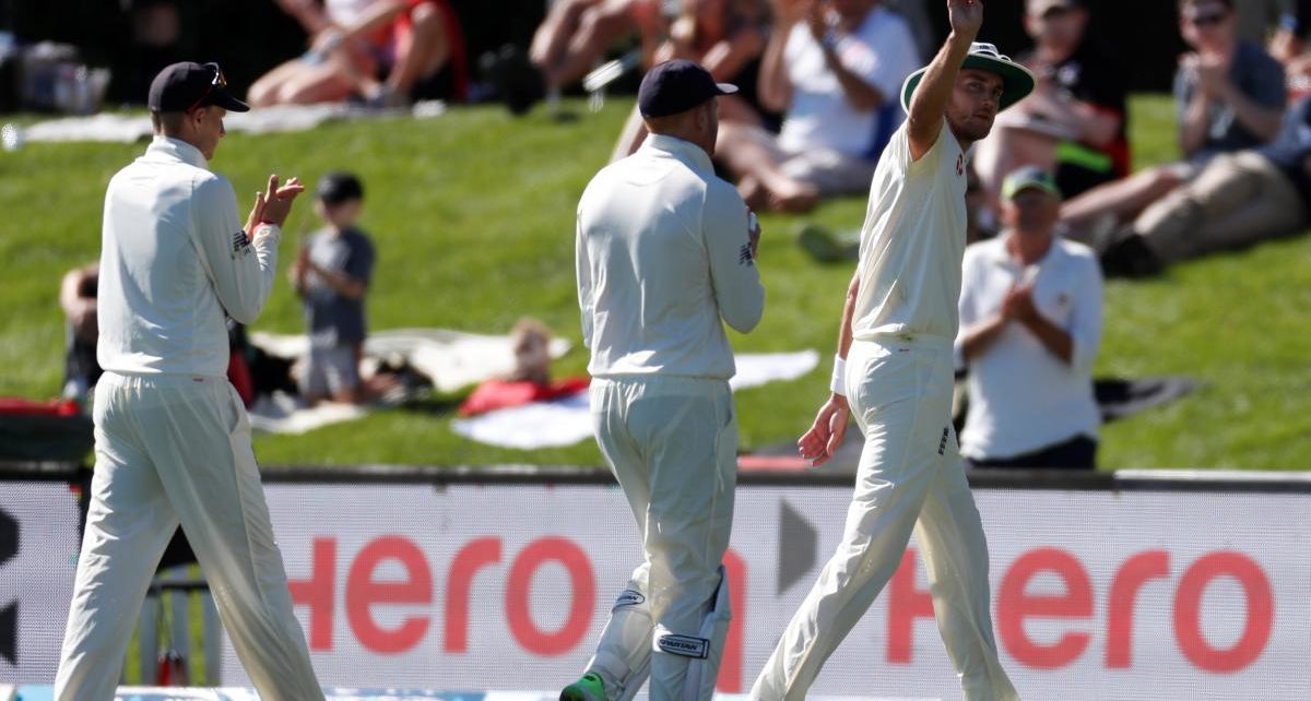 England extend lead to 142 at tea in second Test