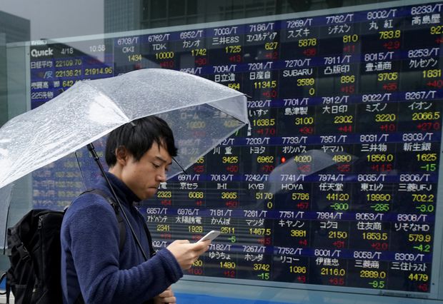 Asian stocks choppy, sentiment shaken by sliding yuan