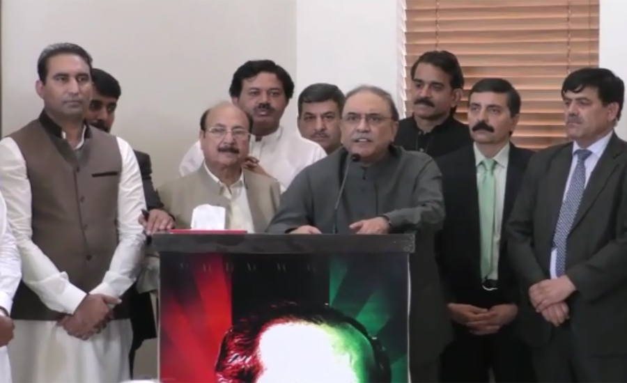 Nawaz lacks democratic mindset, always thinks of his own: Zardari