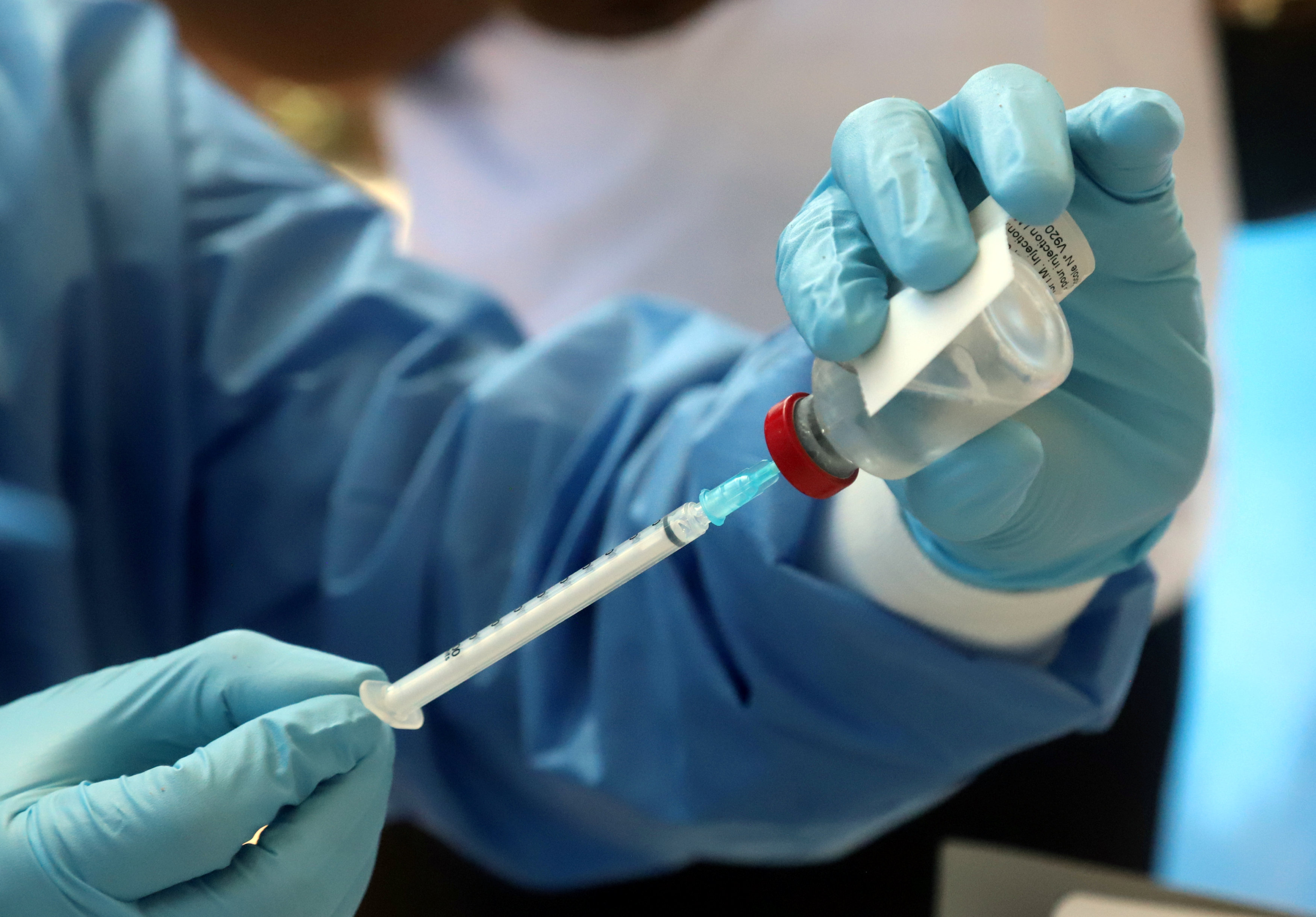 Congo begins giving experimental Ebola vaccine to medics