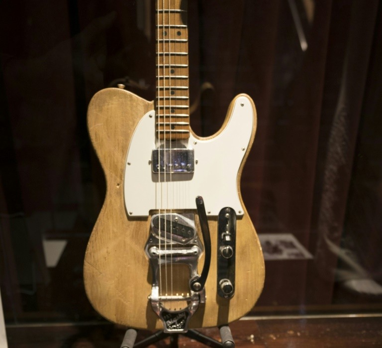 A Bob Dylan guitar fetches $495,000 at auction