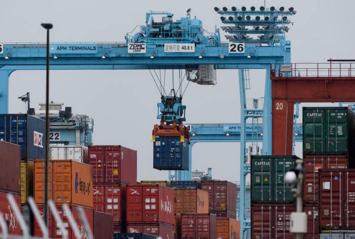 Japan's exports seen rising for 17th straight month in April