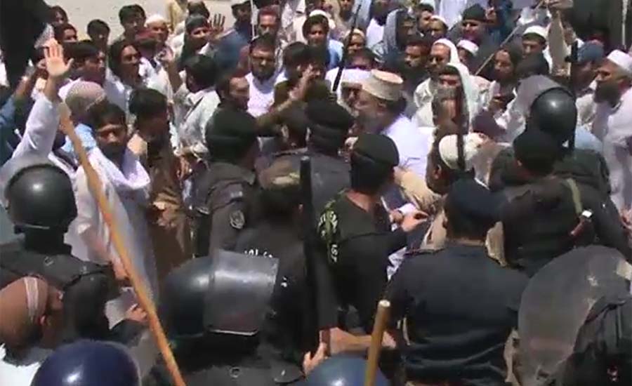 JUI-F workers clash with police outside KP Assembly over KP-FATA merger bill