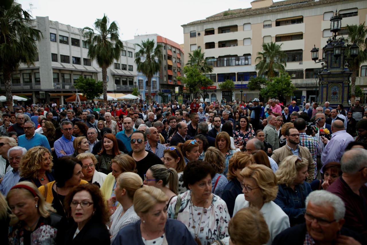 Hundreds protest drugs trade in southern Spanish town