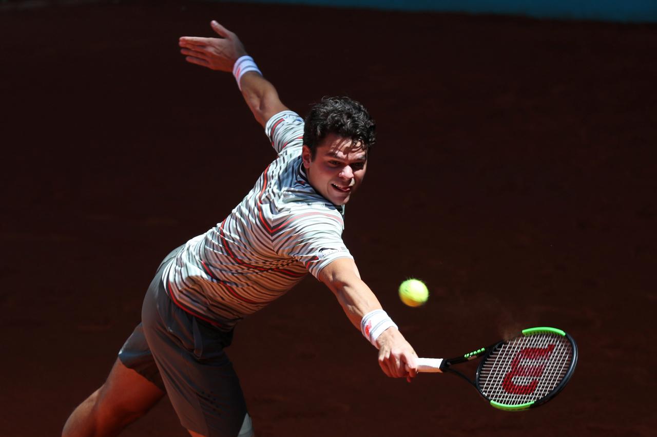 Tennis player Raonic pulls out of French Open with knee injury