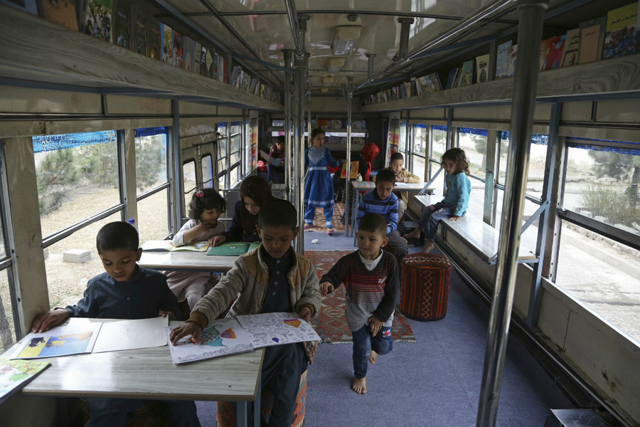 Kabul library bus drives Afghan children to read
