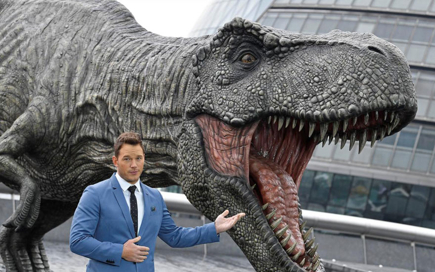 Roaring dinosaurs return in ‘Jurassic World’ sequel