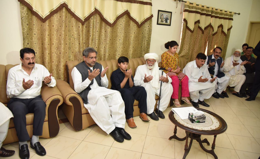 PM Shahid Abbasi visits martyred Col Sohail Abid’s home, offers Fateha