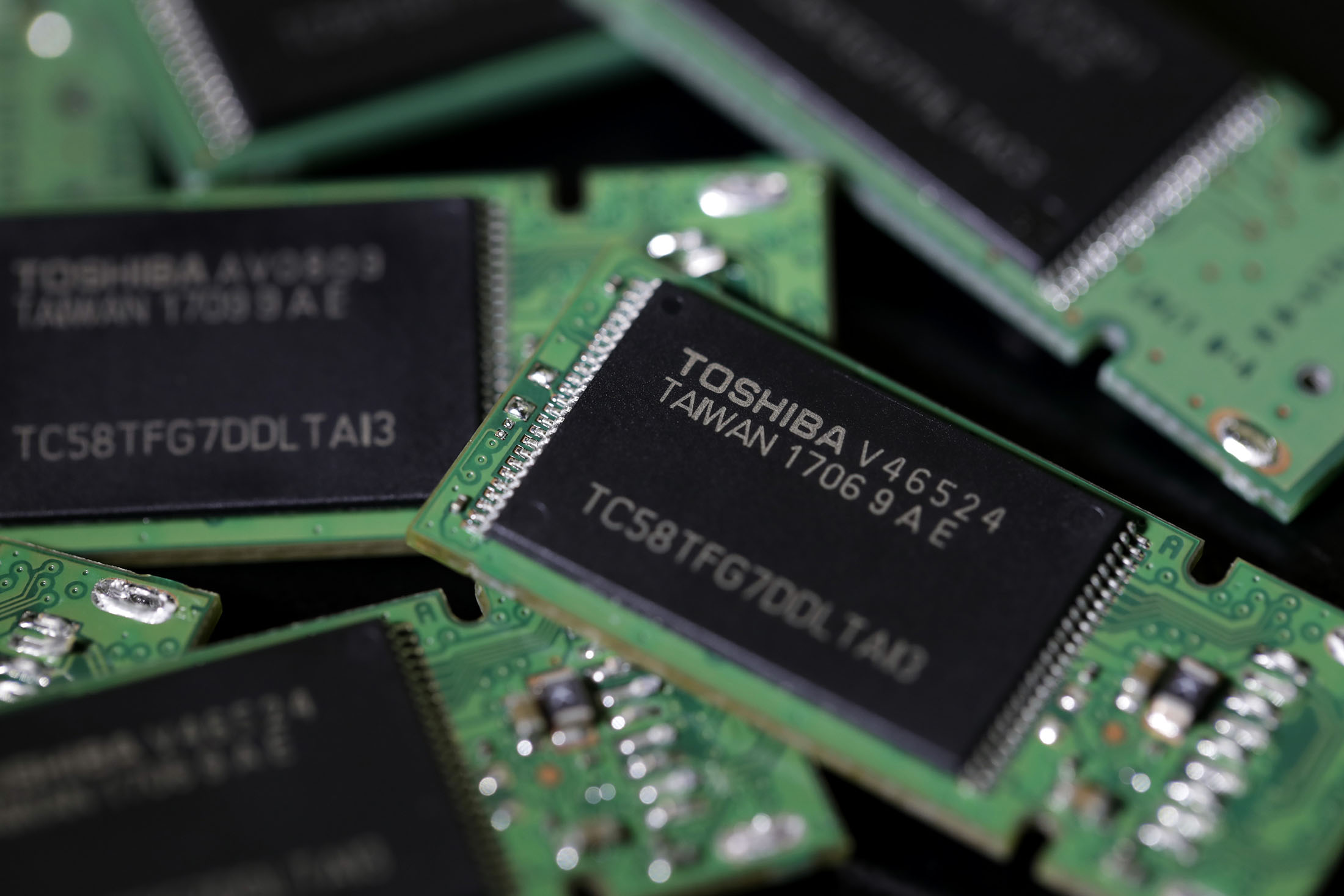 Toshiba says memory chip unit sale to boost annual profit by a third