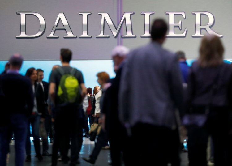 German regulator found defeat devices in Daimler diesel cars: BamS