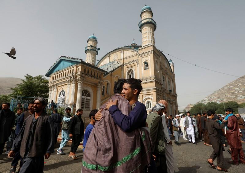 Big hugs and selfies as Afghan soldiers, Taliban celebrate Eid ceasefire