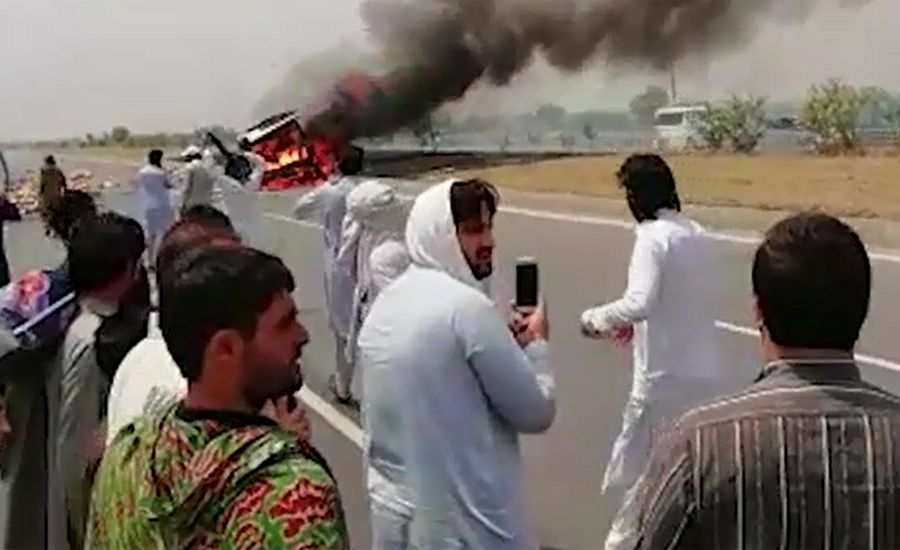 8 burnt to death as van catches fire after collision with truck in Attock