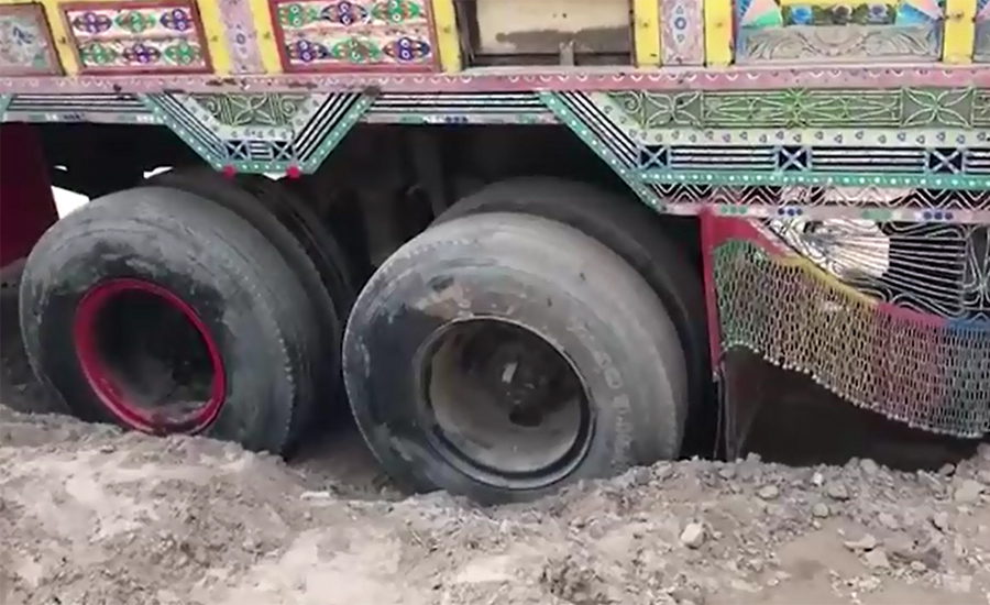 Truck falls into hole on Multan’s Suraj Miani Road
