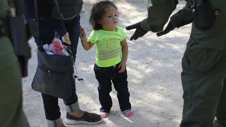 US says 463 migrant parents may have been deported without kids