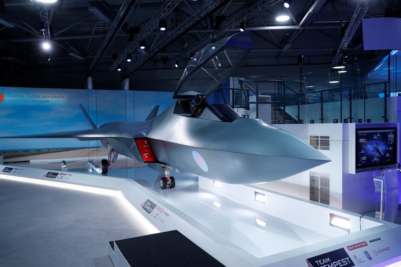 Britain unveils fighter jet model to rival Franco-German programme