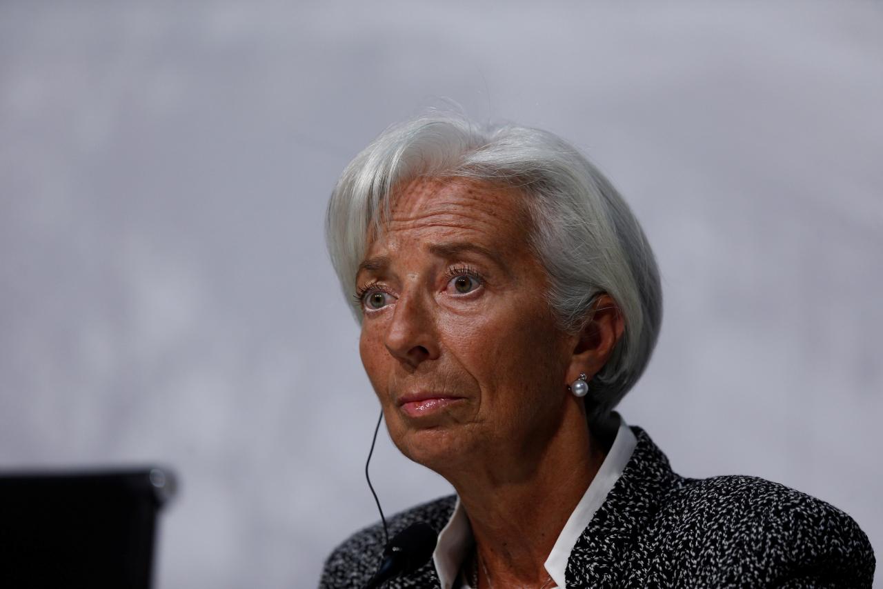Plane carrying IMF's Lagarde makes emergency landing in Argentina