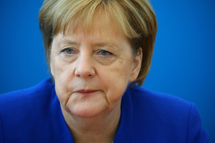 Merkel to fight another day after settling migration row