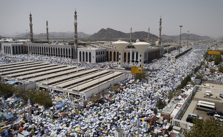 Pilgrims converge in Arafat to perform main ritual of Hajj today
