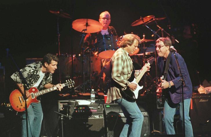 Eagles hits album tops 'Thriller' on all-time sales list