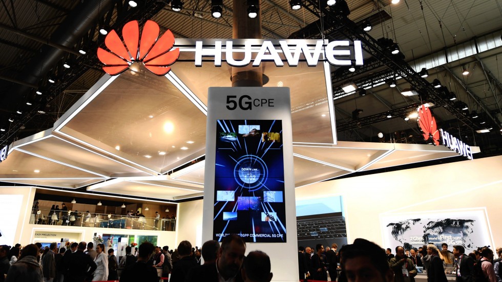Huawei sees smartphone shipments rebounding in 2018 to over 200 million