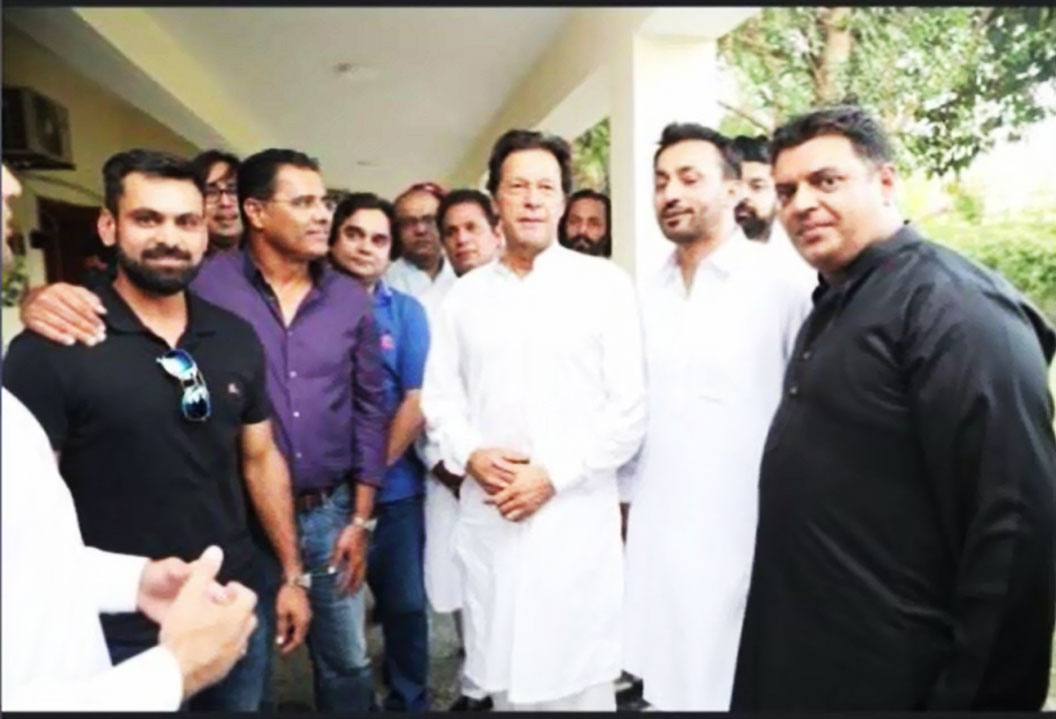 Pakistan cricketers visit Bani Gala to congratulate Imran Khan