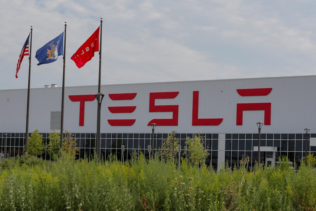 Inside Tesla's troubled New York solar factory