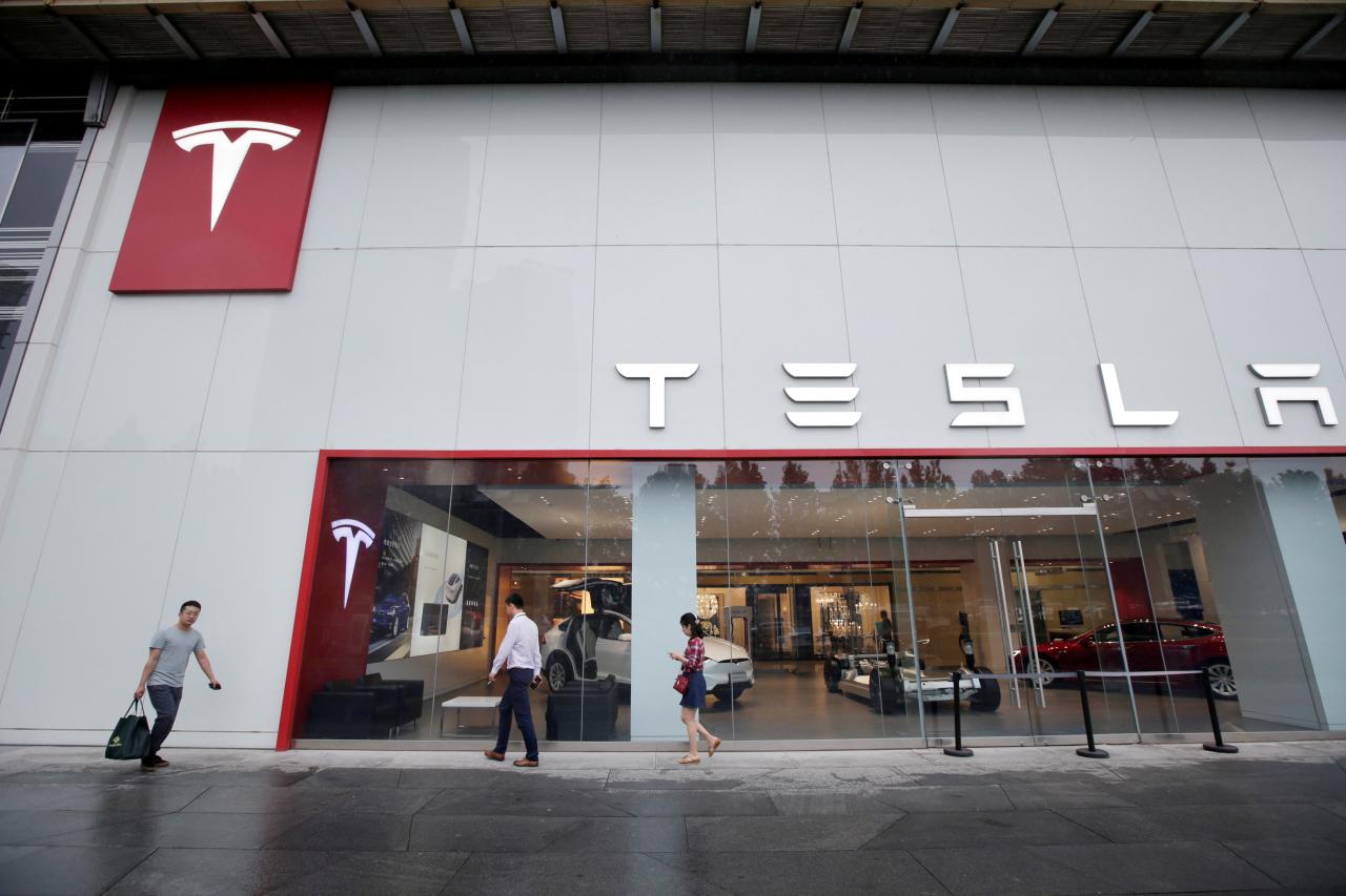 Exclusive: Tesla's board seeking more information on Musk's financing plan - sources