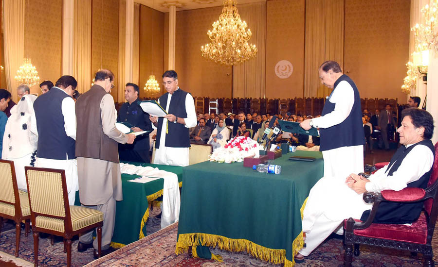 Imran Khan convenes federal cabinet meeting on Aug 24