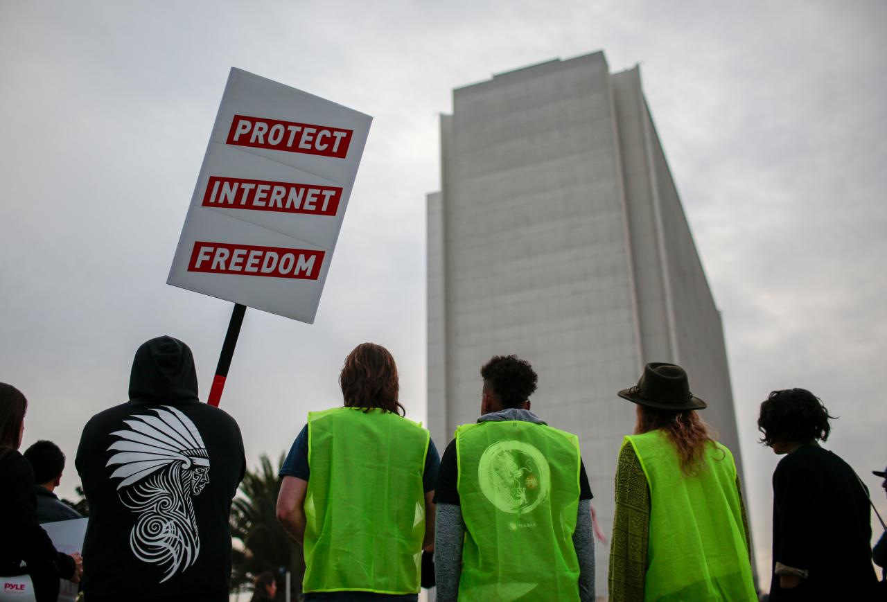 California looks to adopt Obama-style net neutrality rules