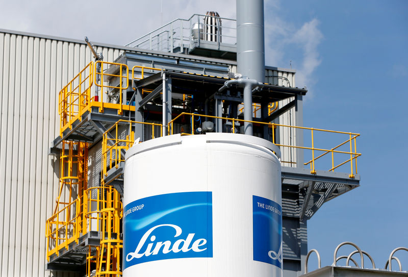 Linde says regulators likely to demand more divestitures in Praxair deal