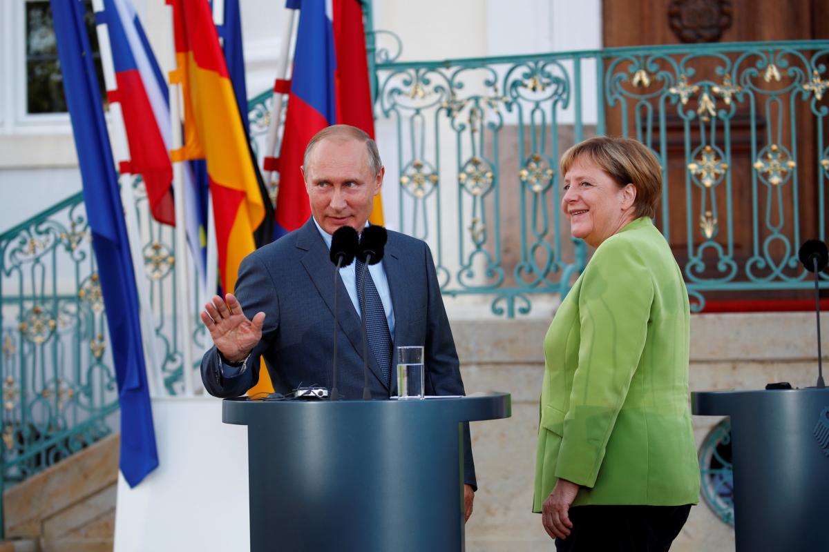 Tough talks, no agreements at Merkel, Putin meeting near Berlin