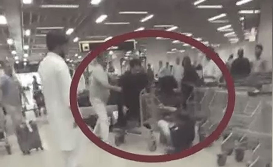 PPP’s Nabil Gabol pushes down passenger at Karachi airport