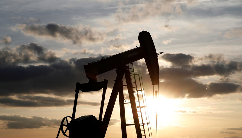 Oil dips on concerns of slowing economic growth