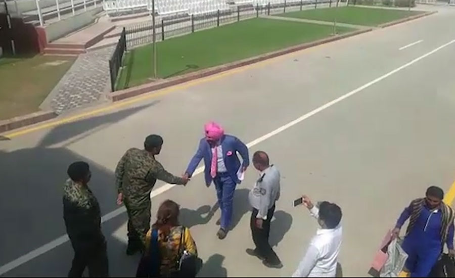 Sidhu arrives in Pakistan to attend PM 's oath taking ceremony
