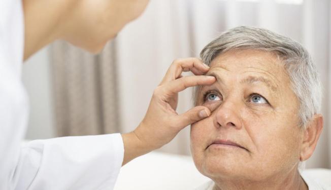 Cataract surgery not tied to longer life for women, after all